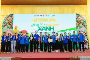 Hình ảnh 4: PMP English tại Lễ tổng kết Chiến dịch Mùa hè xanh 2025