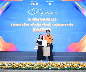 PMP English nhận bằng khen kỷ niệm từ SACUTE
